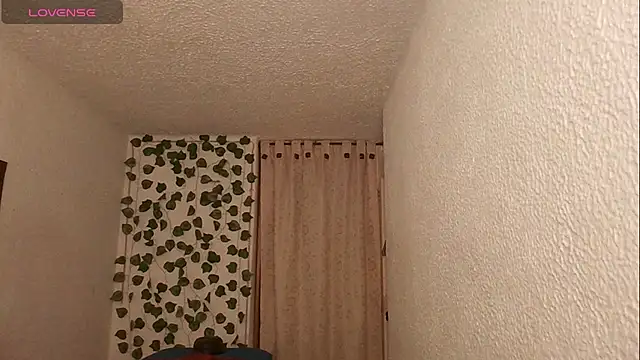 Snapshot of SexDiffrent chatting on December 18, 2025, 4:55 pm SexDiffrent online show from December 18, 2025, 4:55 pm