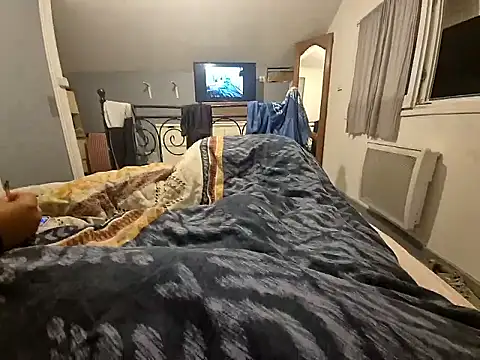 AndMona online show from October 17, 2025, 8:43 pm