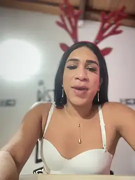 Snapshot of Ashly_Miller chatting on December 20, 2025, 7:28 pm Ashly Miller online show from December 20, 2025, 7:28 pm