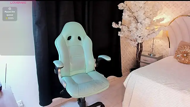 KatalinaMillan online show from October 28, 2025, 5:50 am