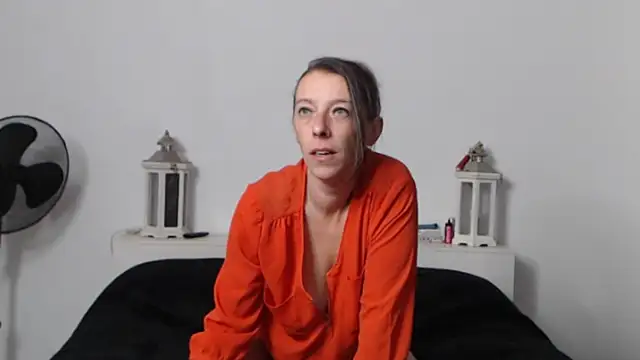 Snapshot of Oriane_Jackson chatting on October 26, 2025, 1:00 pm Oriane Jackson online show from October 26, 2025, 1:00 pm