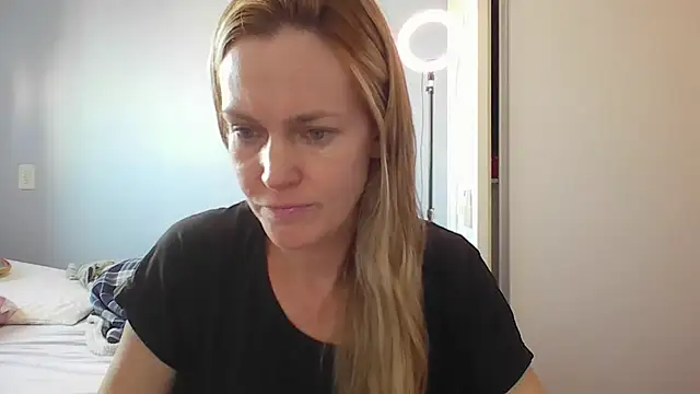 Annylove1 online show from April 13, 2026, 10:52 am