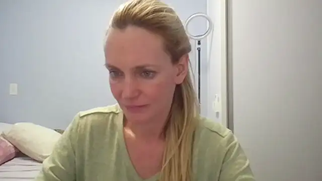 Annylove1 online show from April 19, 2026, 1:06 am