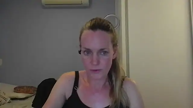 Annylove1 online show from December 3, 2025, 12:23 am