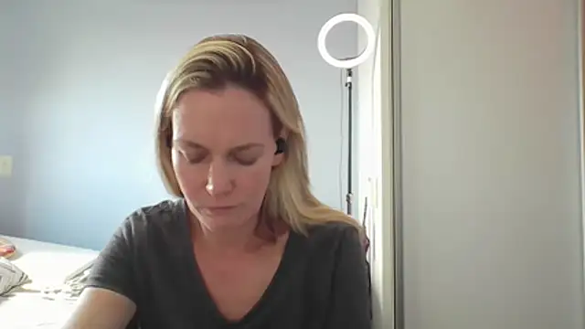 Annylove1 online show from February 13, 2026, 4:51 pm