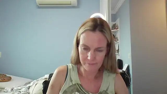 Annylove1 online show from February 9, 2026, 4:49 pm