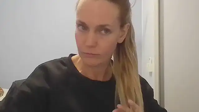 Annylove1 online show from June 4, 2026, 11:53 pm
