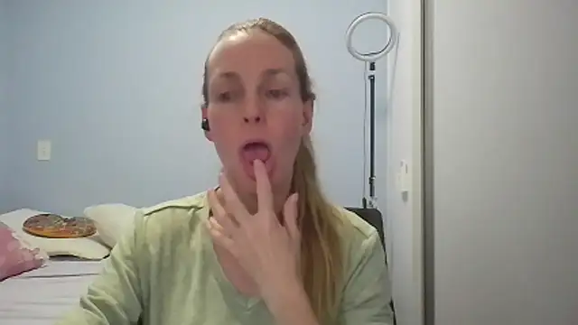 Annylove1 online show from April 20, 2026, 12:13 am