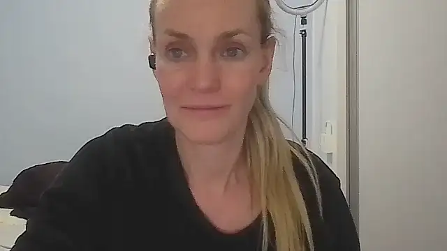 Annylove1 online show from May 15, 2026, 12:30 am