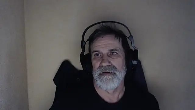 Snapshot of AlexNudo chatting on October 14, 2025, 1:23 pm AlexNudo online show from October 14, 2025, 1:23 pm