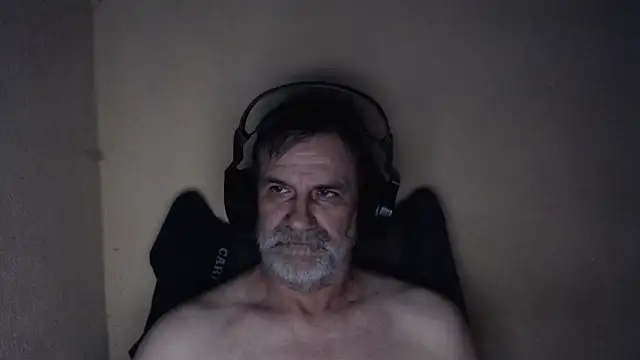 Snapshot of AlexNudo chatting on September 22, 2025, 5:35 am AlexNudo online show from September 22, 2025, 5:35 am