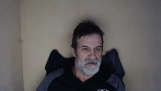 Snapshot of AlexNudo chatting on October 3, 2025, 7:32 am AlexNudo online show from October 3, 2025, 7:32 am