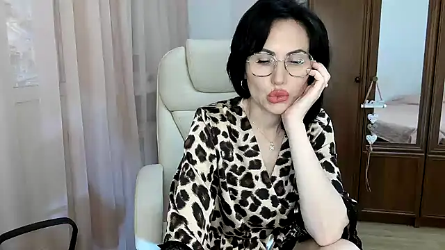 Snapshot of Alyona_Alex chatting on May 31, 2026, 6:41 am Alyona Alex online show from May 31, 2026, 6:41 am