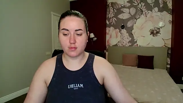 Roxie Bradley online show from April 21, 2026, 5:47 am