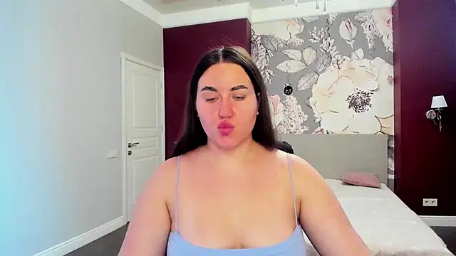 Roxie Bradley online show from November 13, 2025, 6:50 am