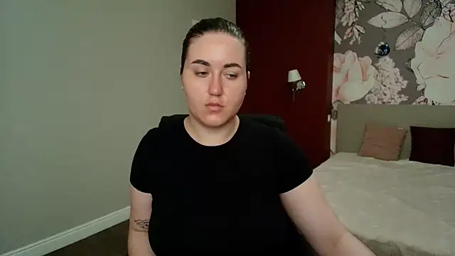 Snapshot of Roxie_Bradley chatting on May 13, 2026, 5:47 am Roxie Bradley online show from May 13, 2026, 5:47 am