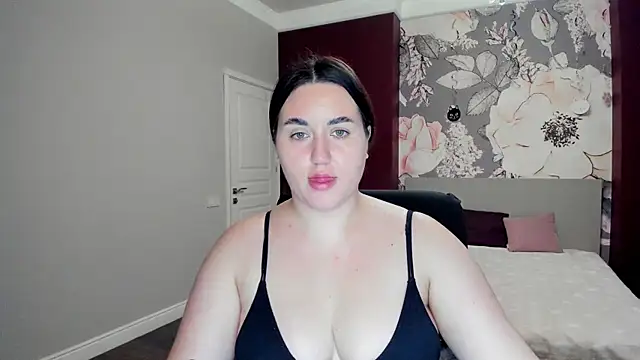 Roxie Bradley online show from November 25, 2025, 6:47 am