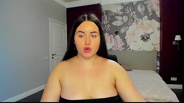 Roxie Bradley online show from December 18, 2025, 6:40 am