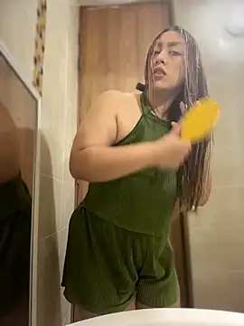 Snapshot of Im_sophiie chatting on December 18, 2025, 6:18 am Im sophiie online show from December 18, 2025, 6:18 am