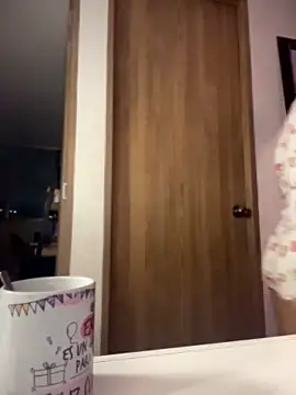 Im sophiie online show from April 14, 2026, 6:51 am