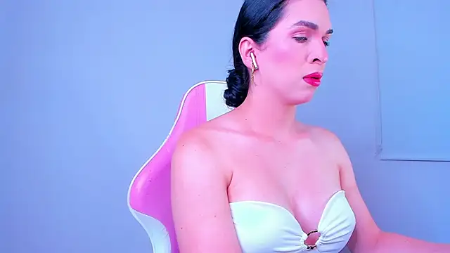 Snapshot of Ariana_f chatting on January 11, 2026, 11:22 pm Ariana f online show from January 11, 2026, 11:22 pm