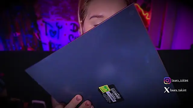 Laura takint online show from September 25, 2025, 9:21 pm