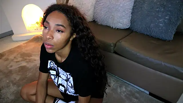 Valeriestyle online show from April 6, 2026, 4:19 am