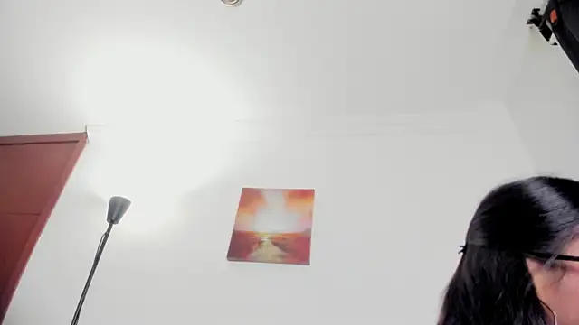 nia  white online show from April 11, 2026, 1:24 am