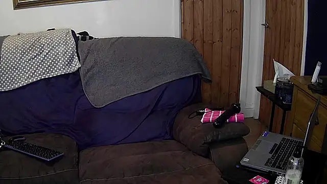 Snapshot of rob2810 chatting on January 7, 2026, 9:09 pm rob2810 online show from January 7, 2026, 9:09 pm