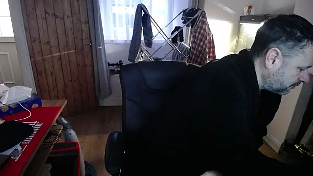 Snapshot of rob2810 chatting on February 3, 2026, 8:30 am rob2810 online show from February 3, 2026, 8:30 am