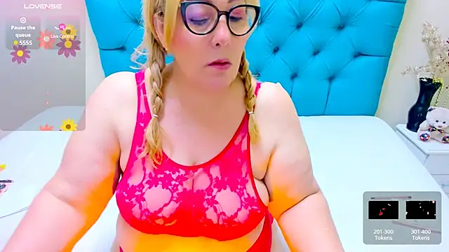 Snapshot of Nayla_Garner chatting on February 19, 2026, 4:26 pm Nayla Garner online show from February 19, 2026, 4:26 pm