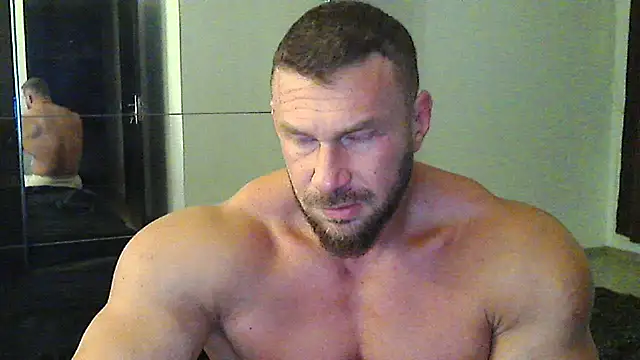 muscularkevin online show from September 19, 2025, 3:32 am