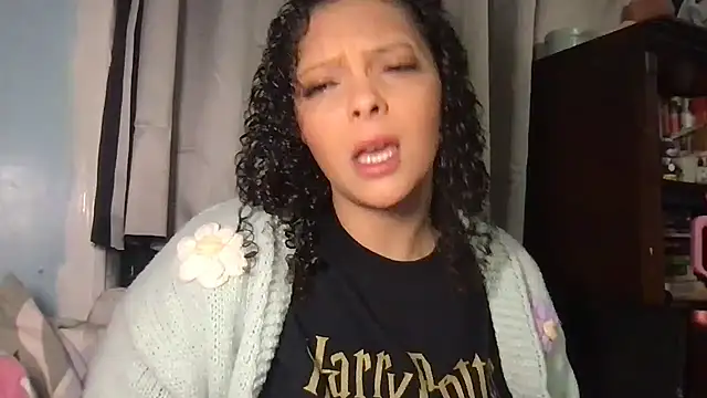 LuLuValenttine101 online show from March 17, 2026, 10:29 am