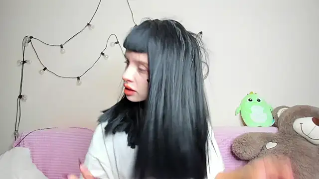 FlowerOfSin2001 online show from September 20, 2025, 4:23 pm