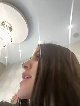 M isabel25 online show from February 6, 2025, 4:03 pm