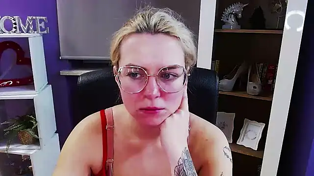 Zoey Erotic online show from February 18, 2026, 5:27 am