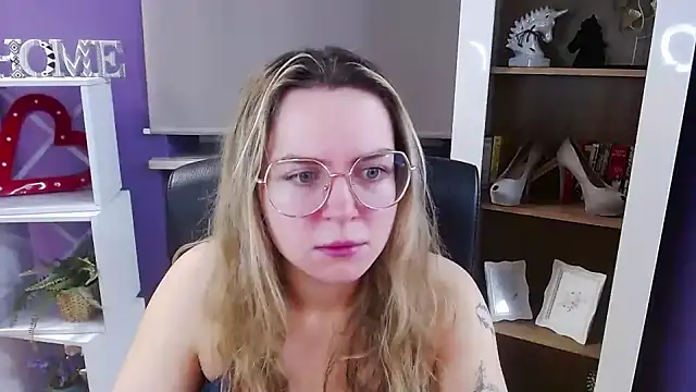 Zoey Erotic online show from January 14, 2026, 5:44 am