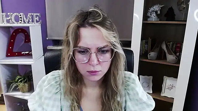 Snapshot of Zoey_Erotic chatting on December 2, 2025, 5:31 am Zoey Erotic online show from December 2, 2025, 5:31 am