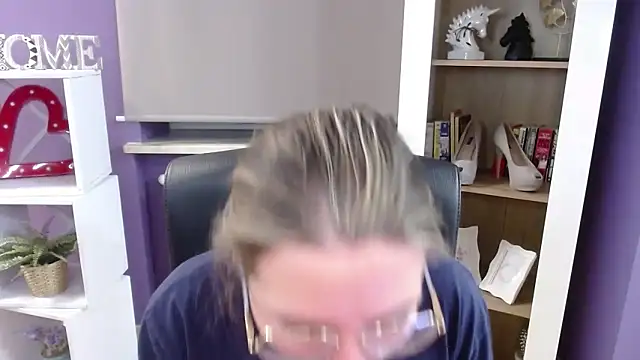 Snapshot of Zoey_Erotic chatting on November 18, 2025, 5:33 am Zoey Erotic online show from November 18, 2025, 5:33 am