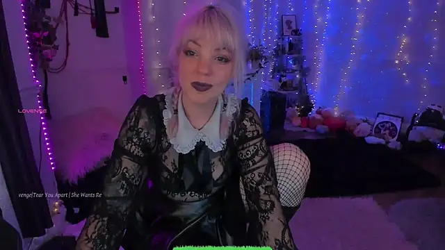 AliceW0lf online show from November 8, 2025, 6:33 pm