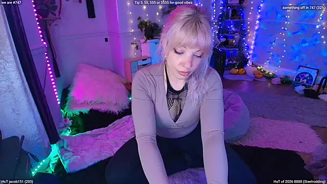 AliceW0lf online show from May 21, 2026, 8:06 pm