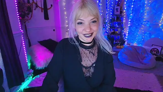 AliceW0lf online show from May 4, 2026, 9:06 pm