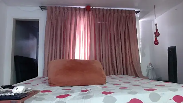 linapalacios online show from June 2, 2026, 10:32 pm