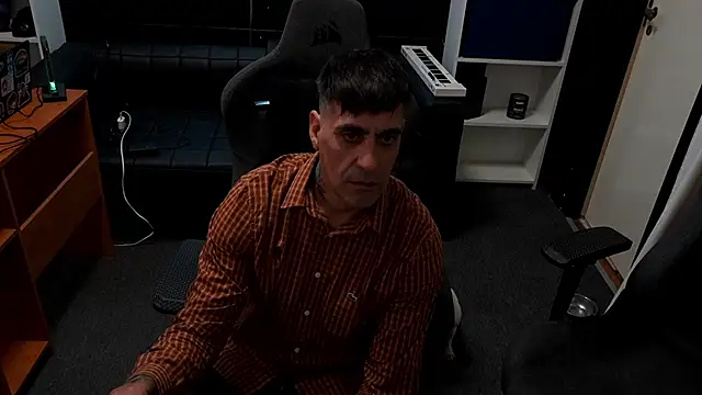 Elnonoykeila77 online show from April 14, 2026, 7:30 pm