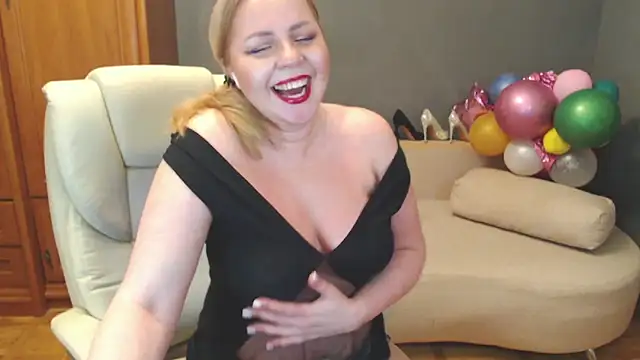 Snapshot of Cute_sun chatting on March 19, 2025, 9:05 pm Cute sun online show from March 19, 2025, 9:05 pm