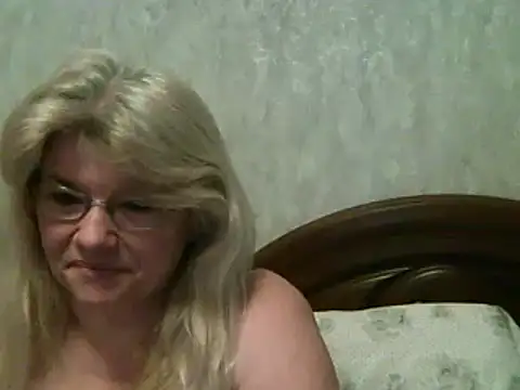 Snapshot of Diana_49 chatting on March 13, 2025, 6:37 am Diana 49 online show from March 13, 2025, 6:37 am