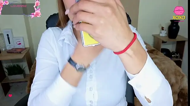 Snapshot of AnisiaFarina chatting on November 12, 2025, 11:36 am AnisiaFarina online show from November 12, 2025, 11:36 am