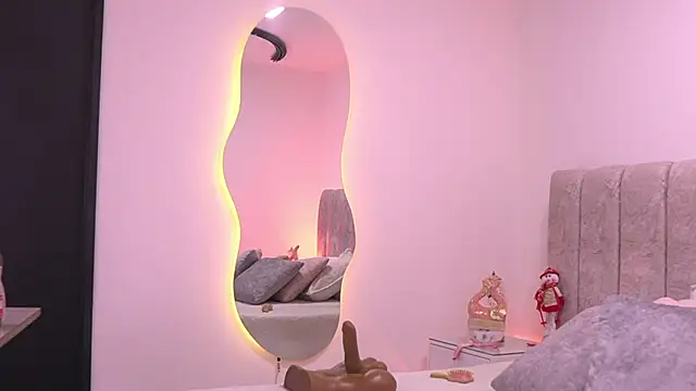 Snapshot of violeta_aroca chatting on December 22, 2025, 3:06 am violeta aroca online show from December 22, 2025, 3:06 am