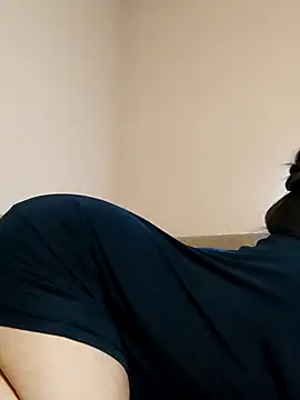 Zulfiya Bruce online show from December 18, 2025, 6:56 pm