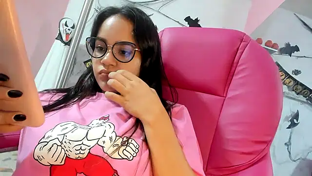 CAMILA--REY online show from October 31, 2025, 8:27 pm